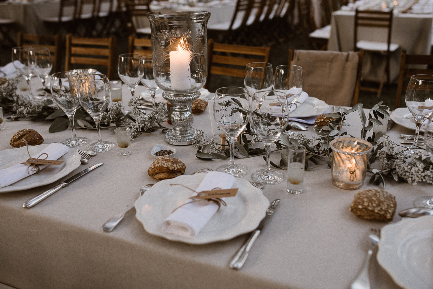 Clémence & François - Mariage rustique et Kinfolk en provence - Saint Rémy de Provence - Marc Ribis